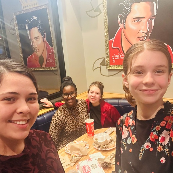 Meet your Posher, Jazlyn - Picture 8 of 9